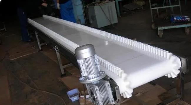 山東裙邊皮帶上料機